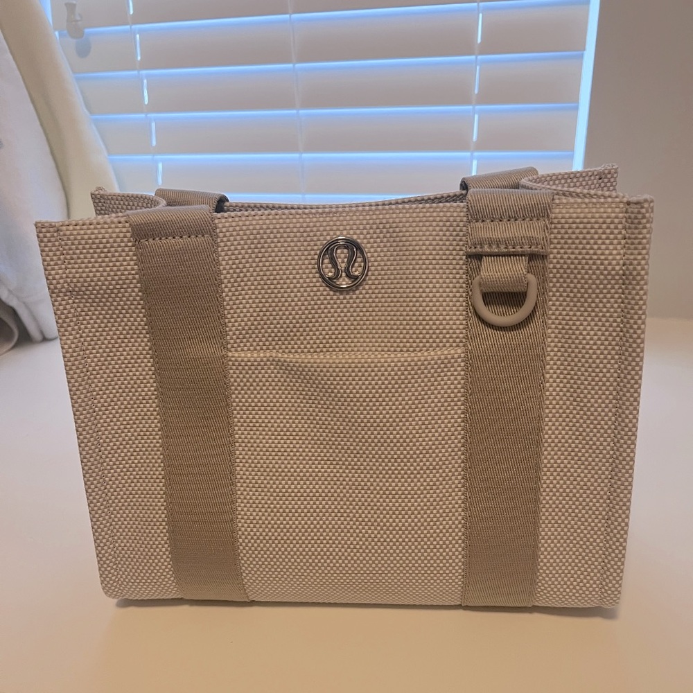 Lululemon 4.5L Canvas Tote